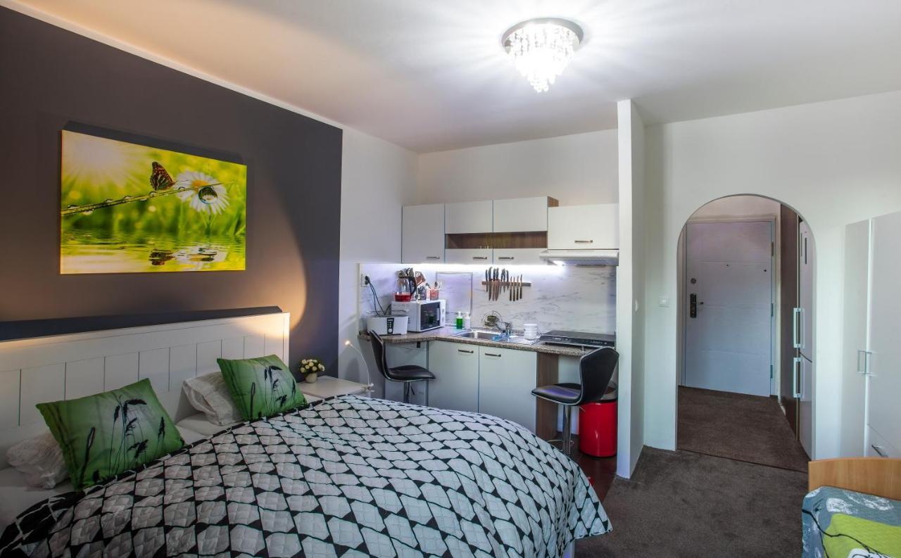 ברטיסלאבה Studio Apartment Petrzalka Air-Conditioned 24H Check-In מראה חיצוני תמונה